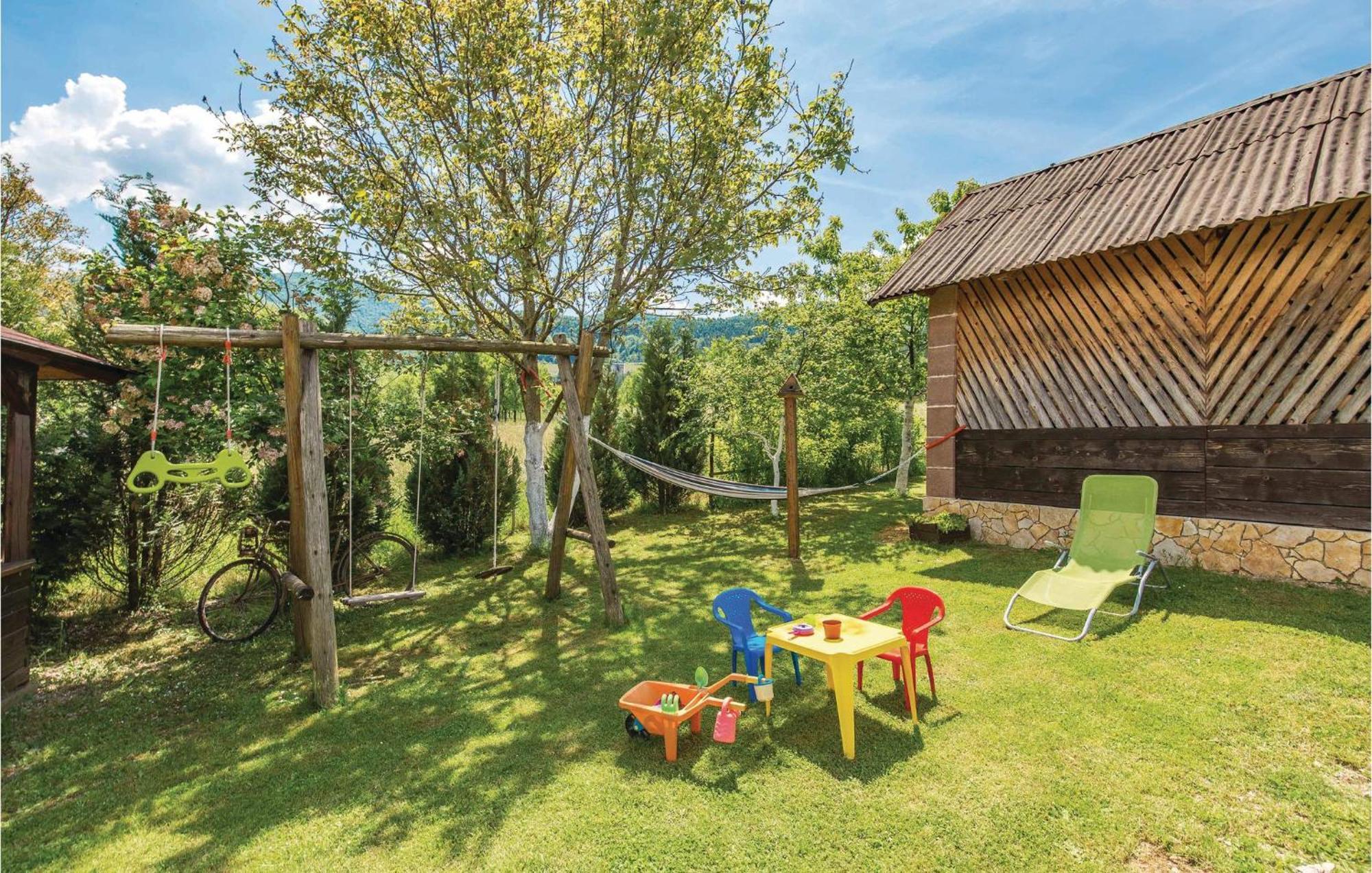 2 Bedroom Cozy Home In Licko Lesce Luaran gambar
