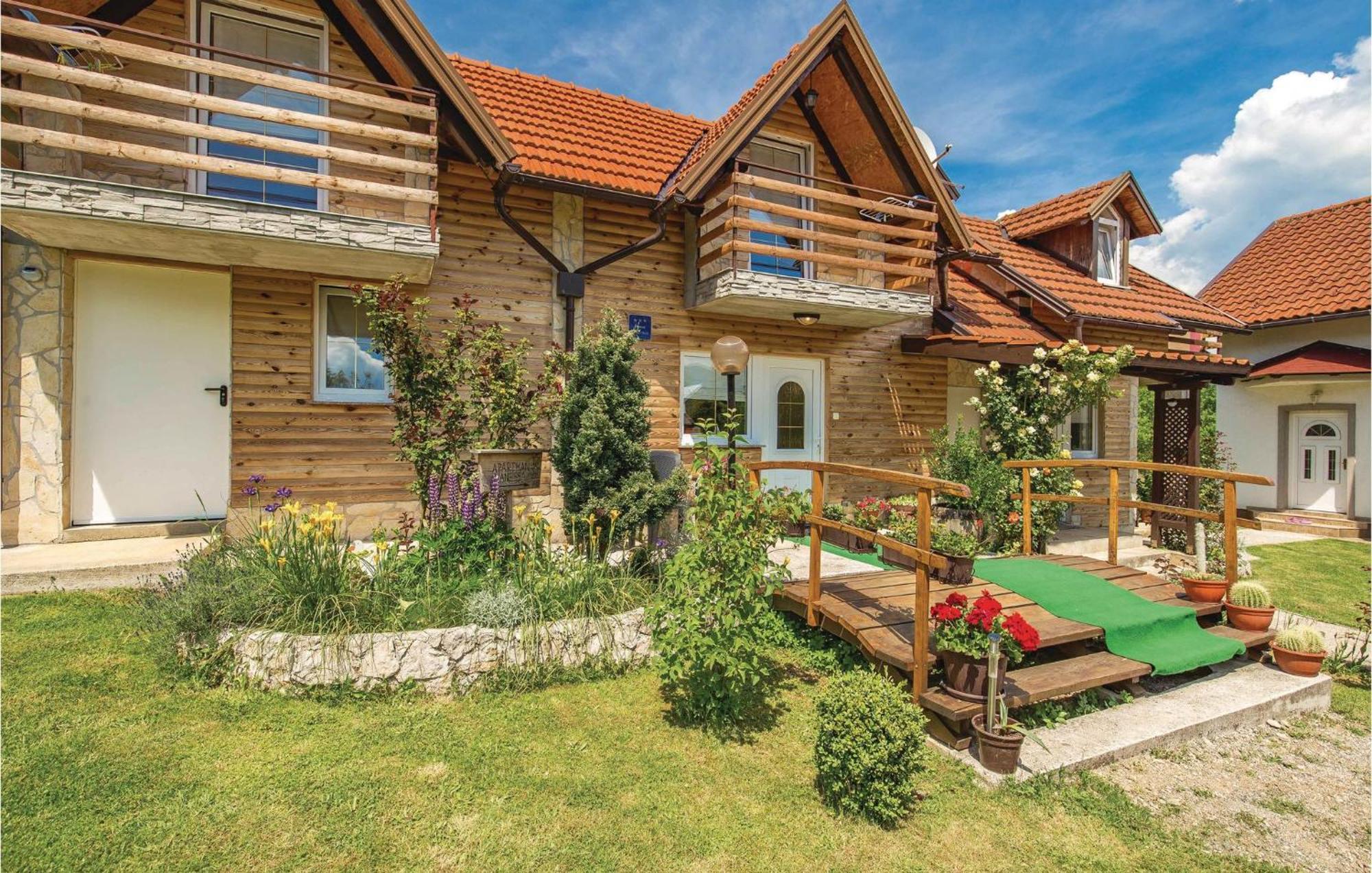 2 Bedroom Cozy Home In Licko Lesce Luaran gambar