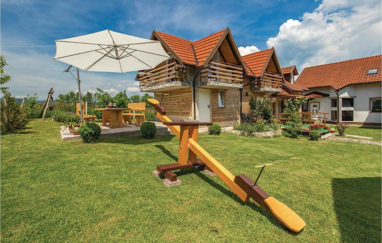 2 Bedroom Cozy Home In Licko Lesce Luaran gambar